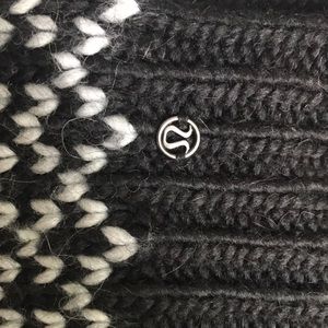 Lululemon infinity knit scarf navy and white ❄️